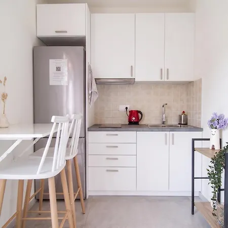Cosy & Stylish 1-Bedroom Apartment In The Centre-2
