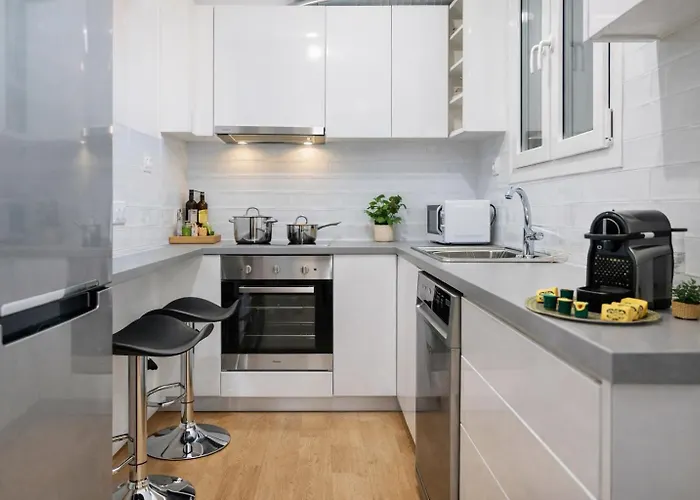 Elegant Apartment Near Acropolis Walk To Plaka & Metro